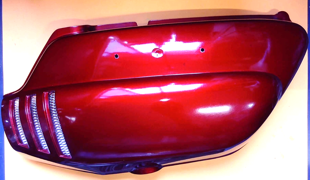NOS GENUINE SUZUKI GT750 1972 J LH SIDECOVER NEW OEM 47201-31811-708 GT 750 RARE