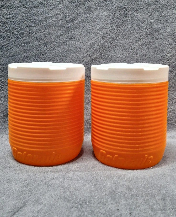 Vintage Gatorade Powdered Drink Mix Orange Container White Lid 4.5 Inch Tall (2)