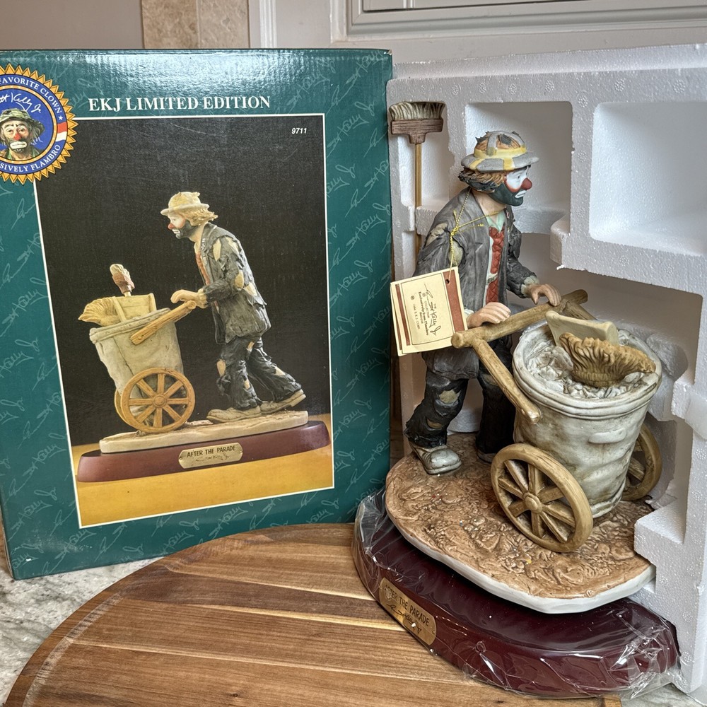 Emmett Kelly Jr After The Parade Figurine Signed Limited Edition 4125 Flambro NEW