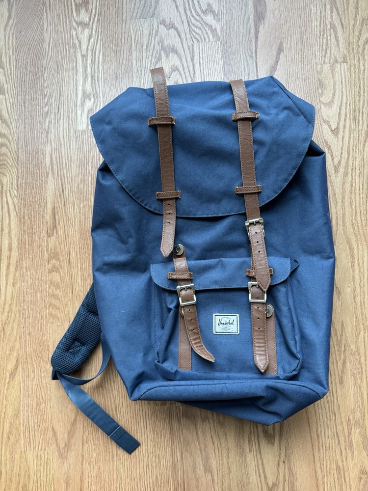 Herschel Supply Co. Backpack Retreat Bag Red Striped Interior 2.2 Lbs Navy Blue