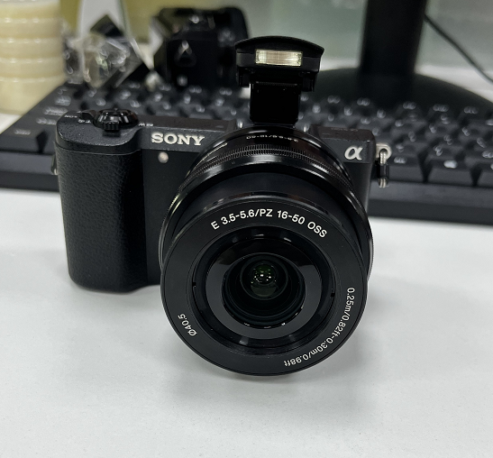 Sony Alpha a5100 Mirrorless w/ E 16-50mm Lens 24MP Camera English language