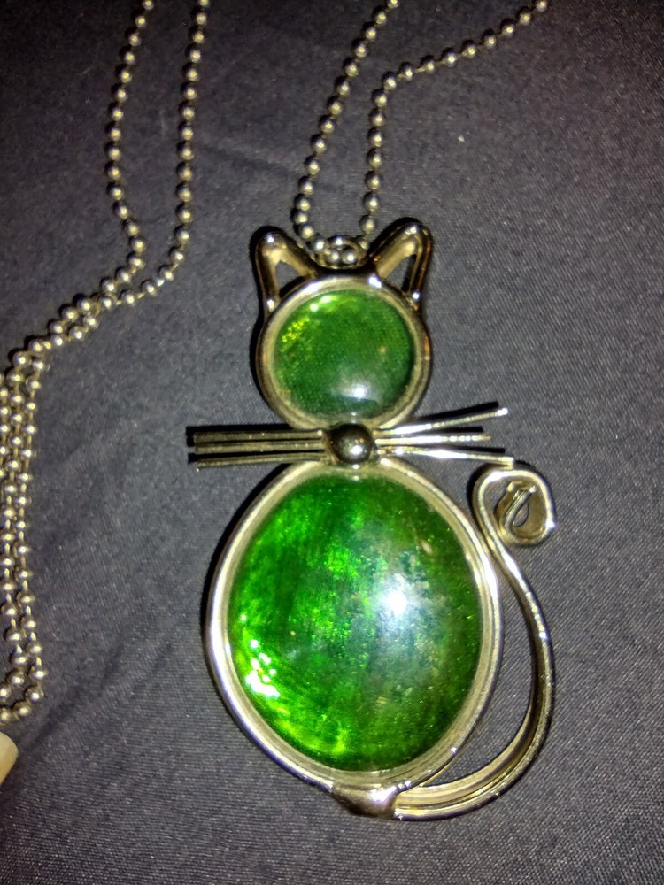 Green Stain Glass Cat Pendant With Ball Chain