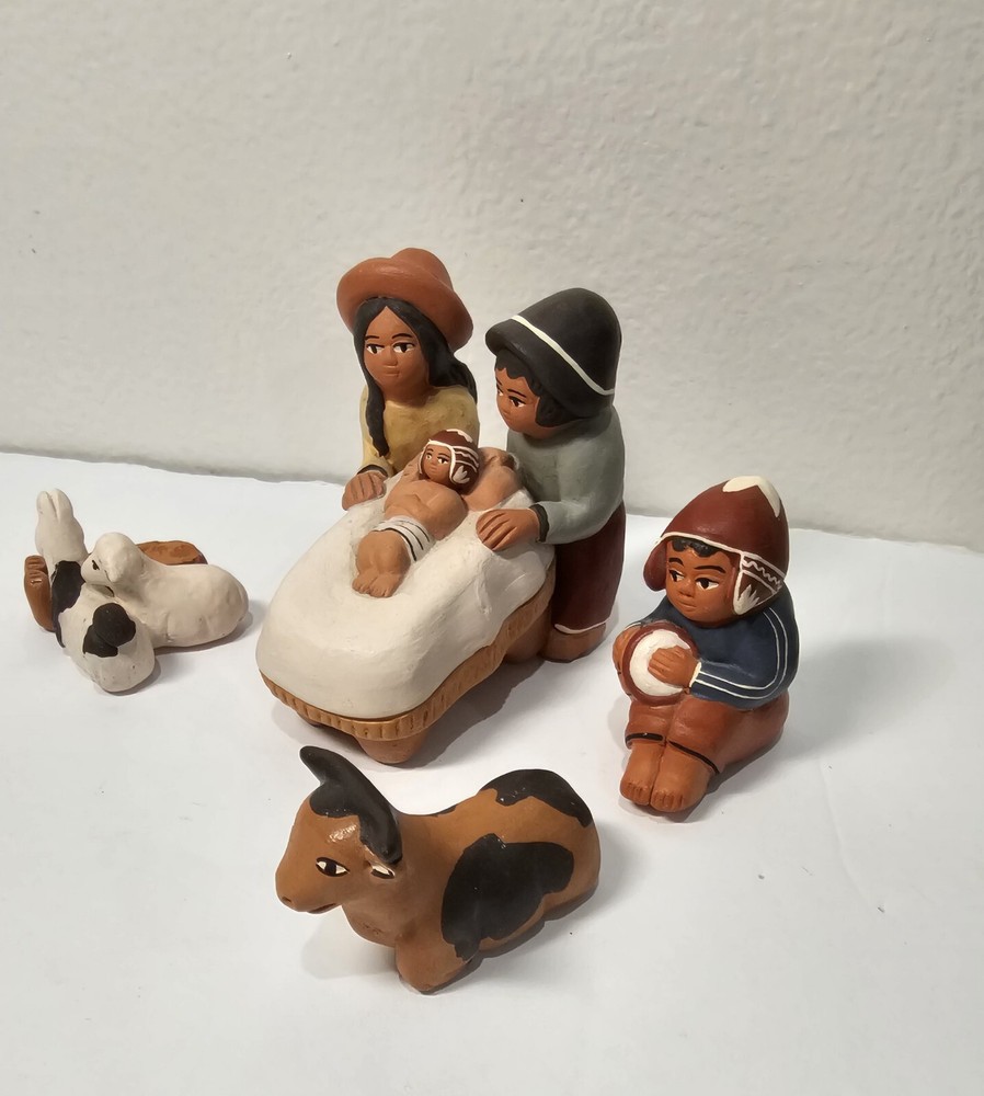 20th Century Clay Figurine Sculpture of Native Latin American Indian Nativity 16