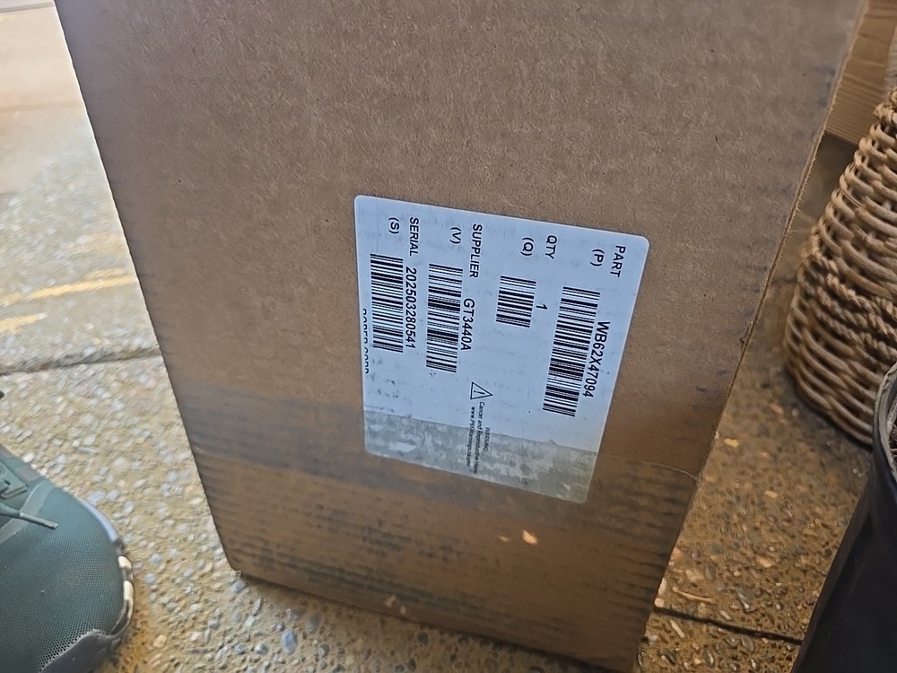 GE Glass Range Main Top | Part # WB62X47094