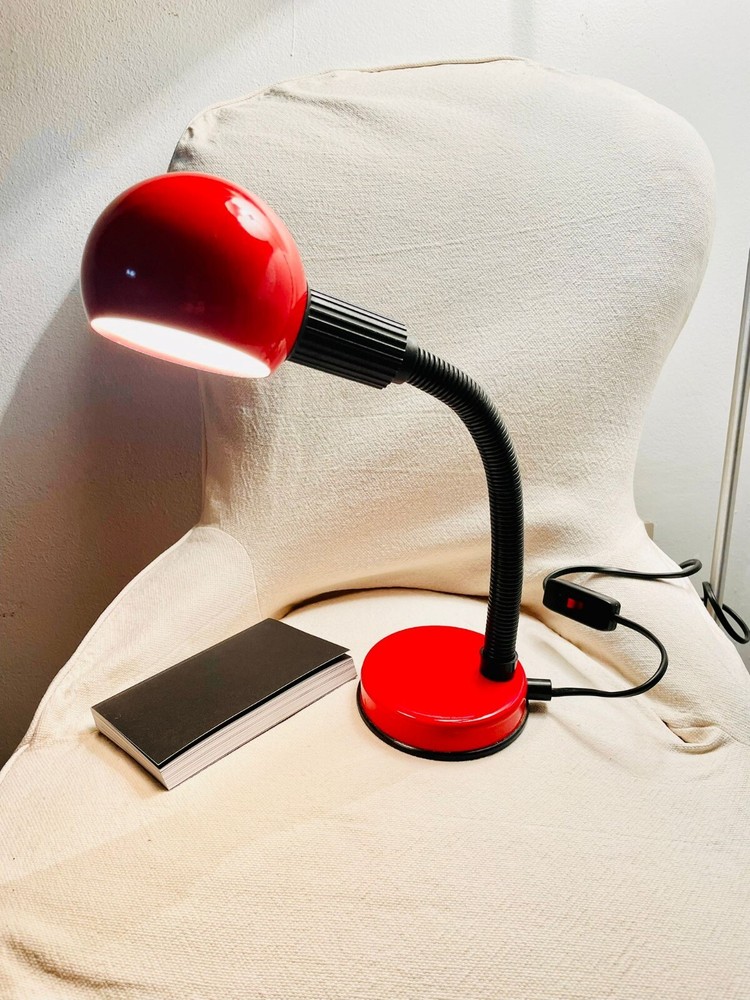 Sleek Modernist LED Table Lamp for Contemporary Home Décor