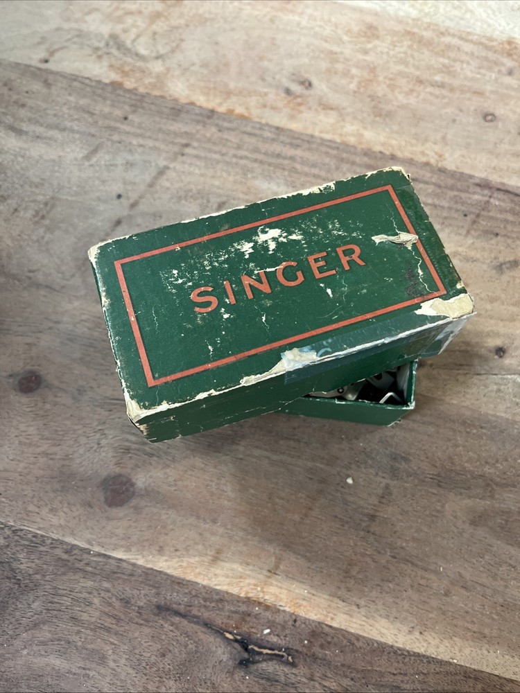 Vtg Singer Sewing Machine  Attachments Singer Machine 120360 20+ Pieces