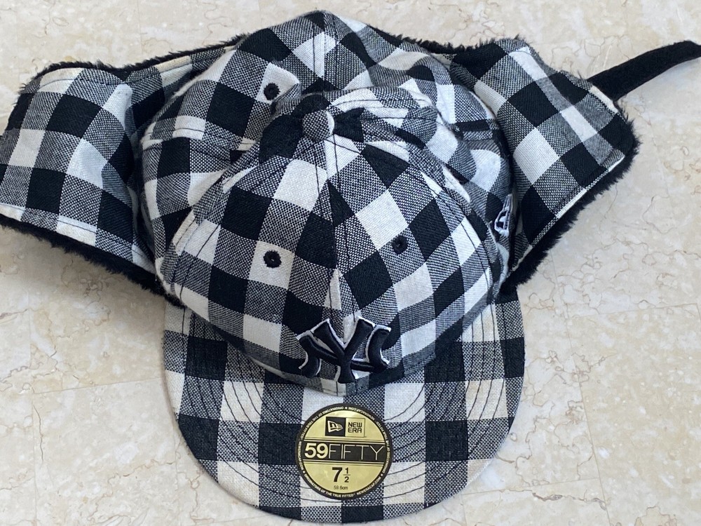 NEW ERA New York Yankees HAT 59 Fifty Dog Ear Trapper Cap Black/White Checkered.
