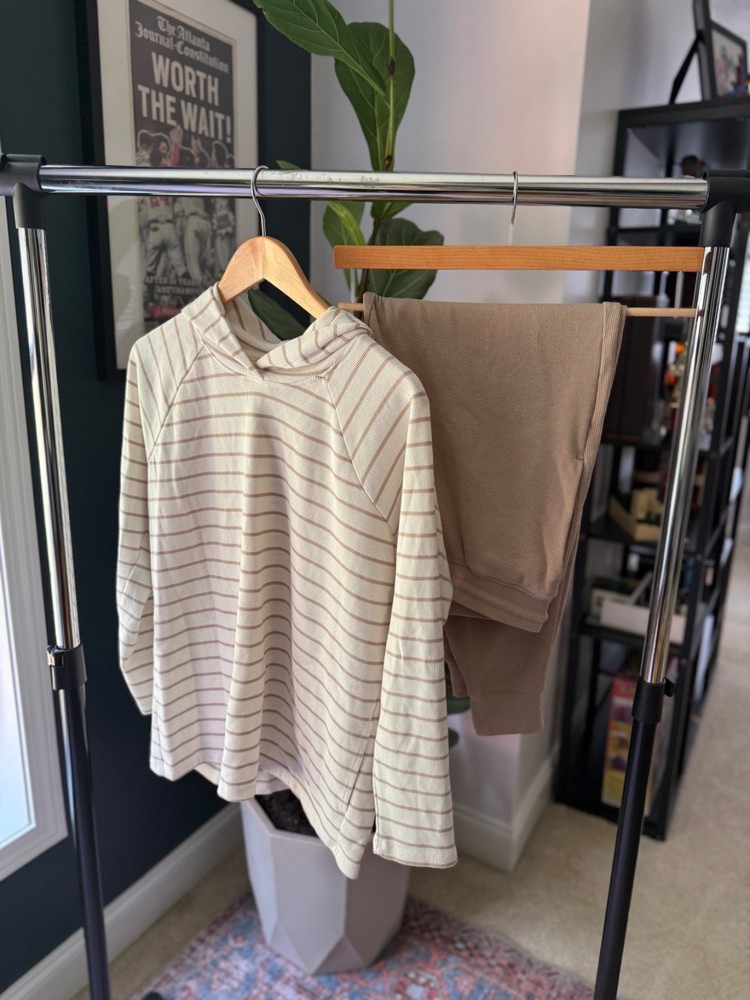Women's Size Medium Max & Mia Waffle Knit Hooded Pajama Set— Cream and Taupe