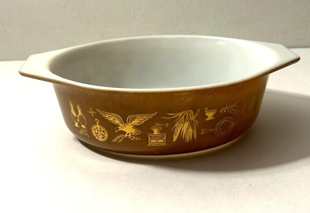 Pyrex Glass #043 Early American Pattern Casserole Dish Brown 1-1/2 Qt