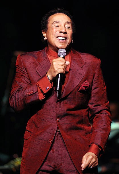 Singer Smokey Robinson performs at the Sinatra theater on March 5 - Old Photo 19