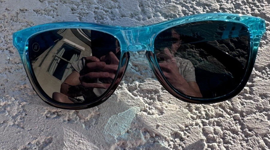 POLARIZED BLENDERS SUNGLASSES OCEAN DREAM BLUE LENS AND FRAME CAT 3 PREOWNED