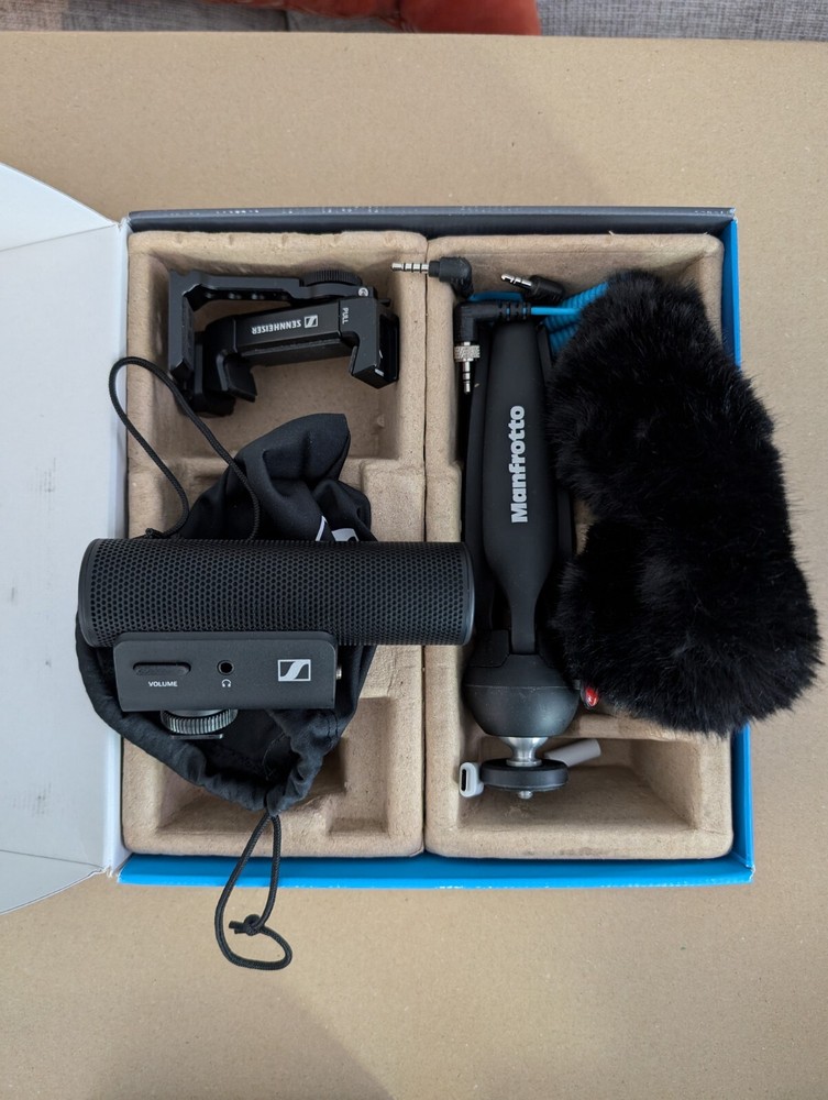 Sennheiser MKE 400 Mobile Kit Camera-Mount Shotgun Microphone Bundle