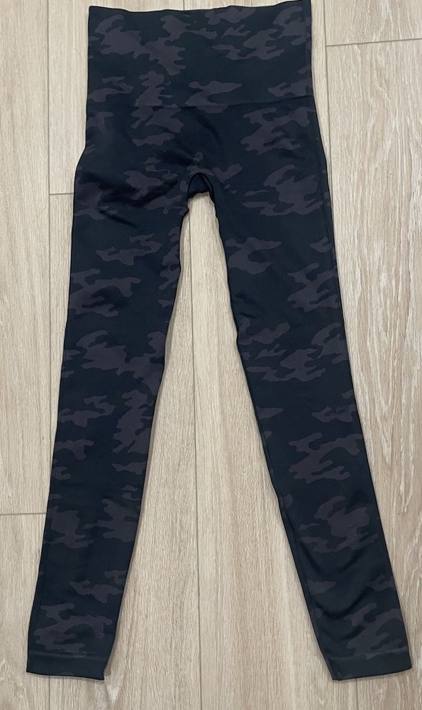 SPANX Green Camo Seamless Shaping Leggings Size S FL3515