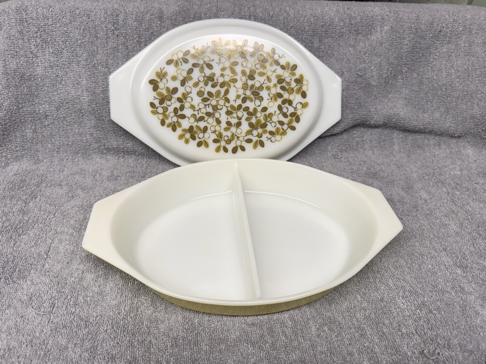 Pyrex Verde Green Olive Divided Split Casserole Dish with Lid 1.5 Qt Vintage