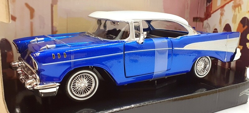 1/24 Scale Motor Max 1957 Chevy Bel Air Metallic Blue & White Diecast Model