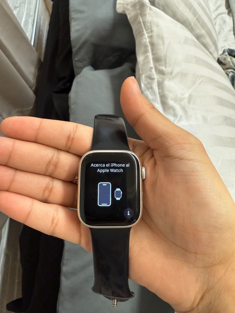 Apple Watch Series 8 45mm GPS Silver Black Band - Minor Scratches