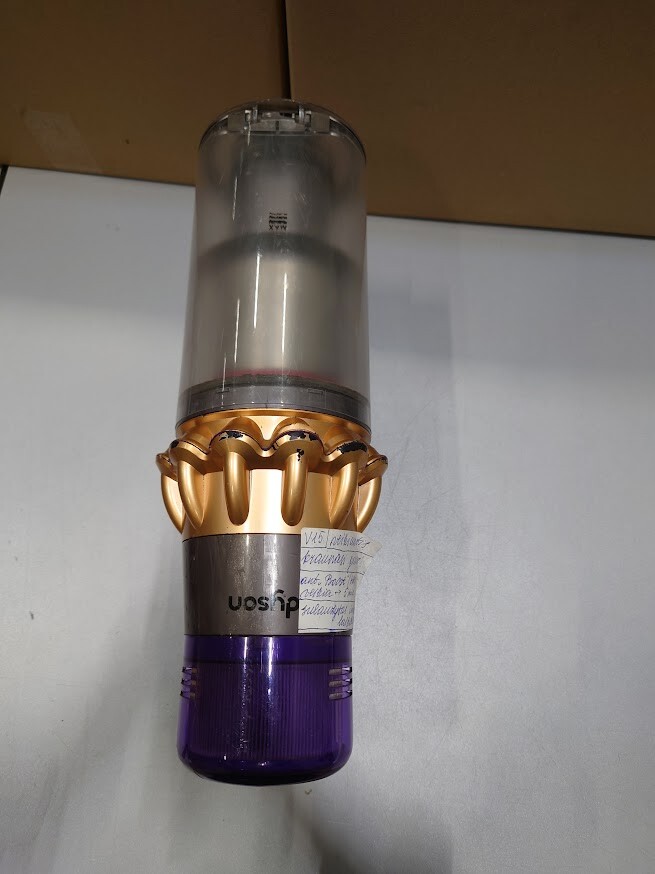 Dyson V15 Vacuum with weak battery and broken part used condition