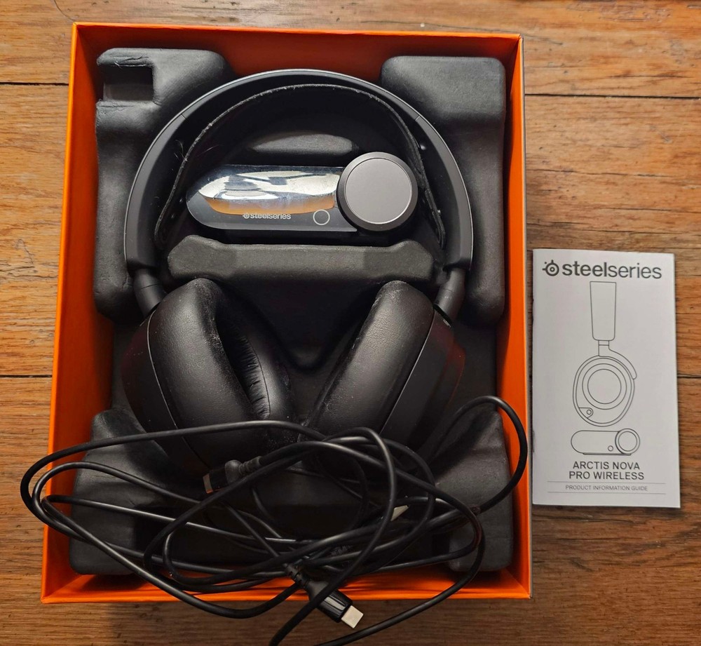 Steelseries Arctis Nova Pro Wireless ANC PC/Playstation, used once, great cond.
