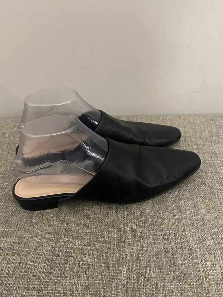 Banana Republic Women’s Black Leather Slip On Preppy Flats Size 7.5
