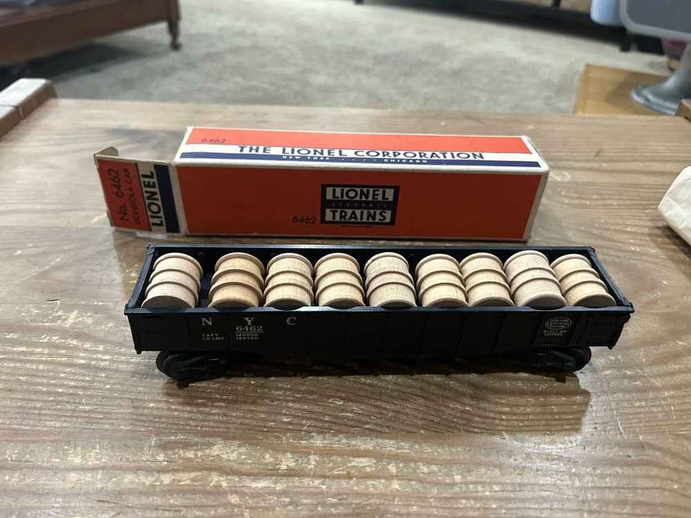 Lionel 6462 Gondola Green Car Model Train + Cargo Barrels With Box