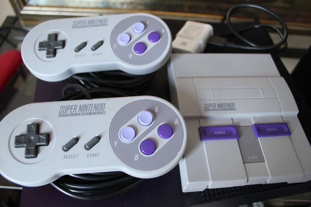 Super Nintendo Classic Edition with 2 controllers clv201