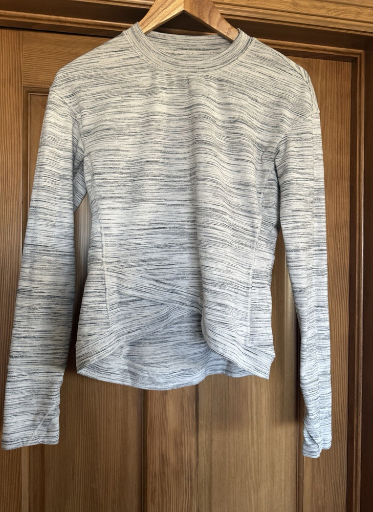 Lululemon Women's Gray Striped Pullover Sweater M Long Sleeve Crew Neck Stretch