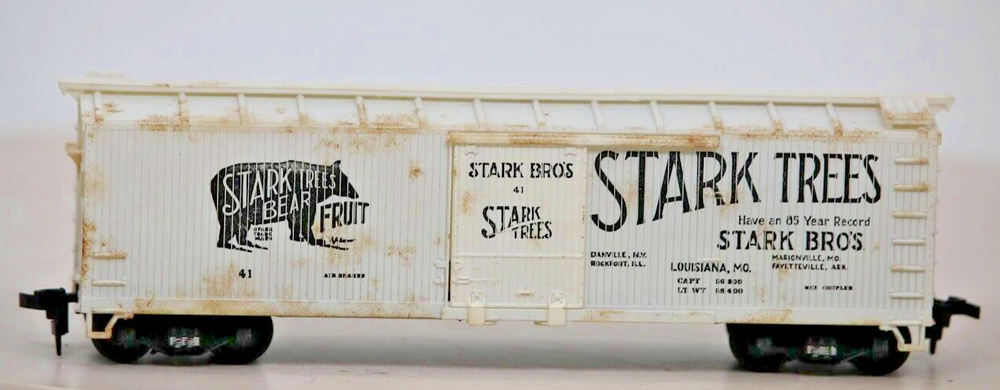 HO Scale Stark Bros Trees White Box Car #8073 with Sliding Doors