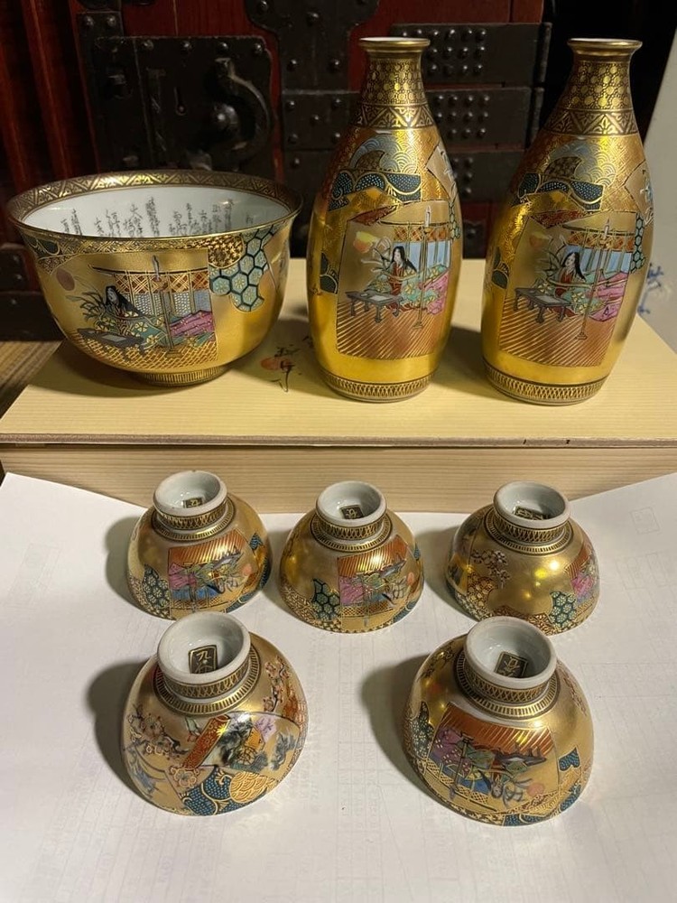 Japanese Kutani Ware firstclass craftsman Osaka Kinsen's finest work sake vessel