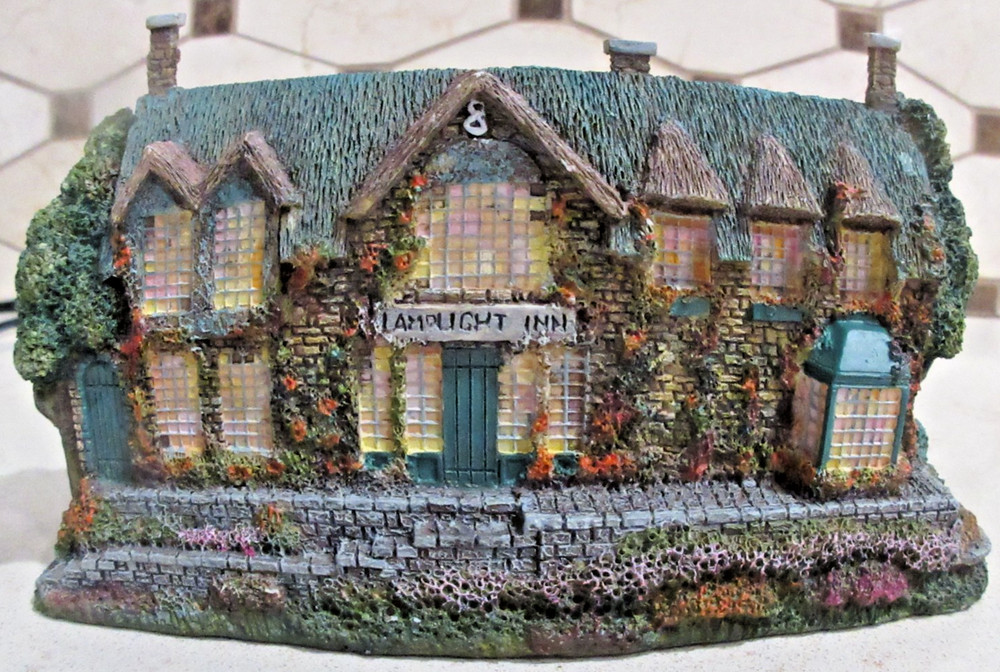 1997Hawthorne Village Thomas Kinkade Lamp Light Village Lamplight Inn Free Ship