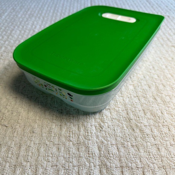 NEW Tupperware FridgeSmart Food Container 1.8L