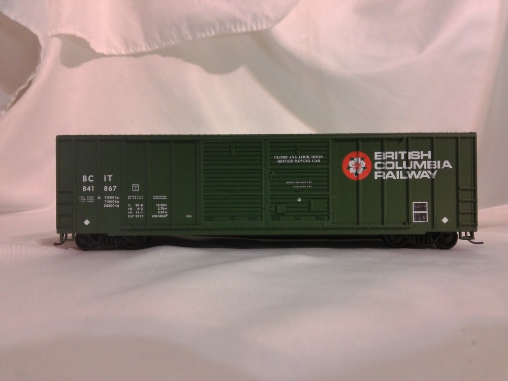 Roundhouse Blue Box 1993 HO Scale 50' Double Door Box Car Kit BC Railway #841867