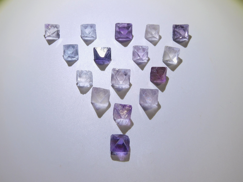 Wholesale Lot of Fluorite Octahedrons from Cave-in-Rock Hardin Co Illinois Flash Sale-image