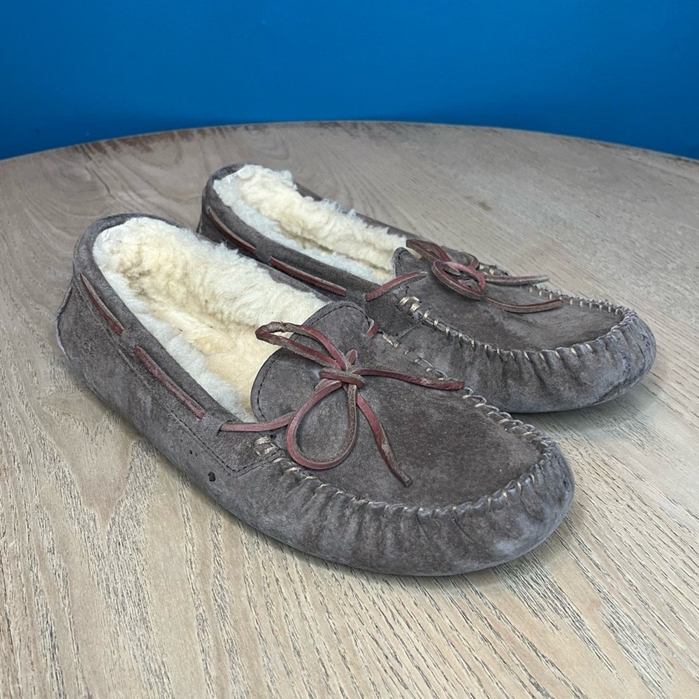 UGG Dakota Espresso Brown Sheepskin Lined Moccasin Slippers Women’s Size 8