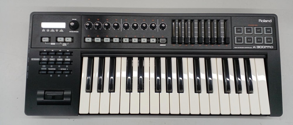 ROLAND A-300PRO 32-key MIDI Keyboard for Music Production