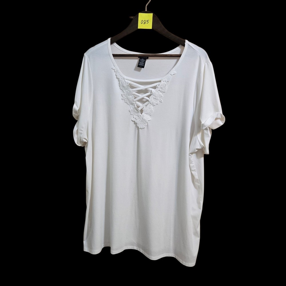 Torrid Women's Blouse Size 4 White Short Sleeve V Neck