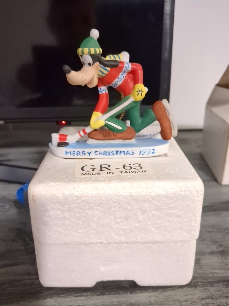 1992 Grolier Disney Goofy Hockey Ceramic Ornament Vintage Collectible