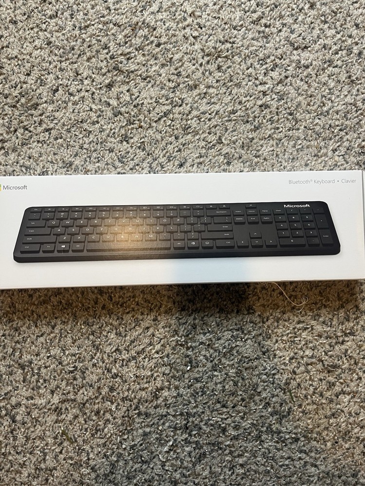 Microsoft Bluetooth Keyboard in Black - Model QSZ-00001