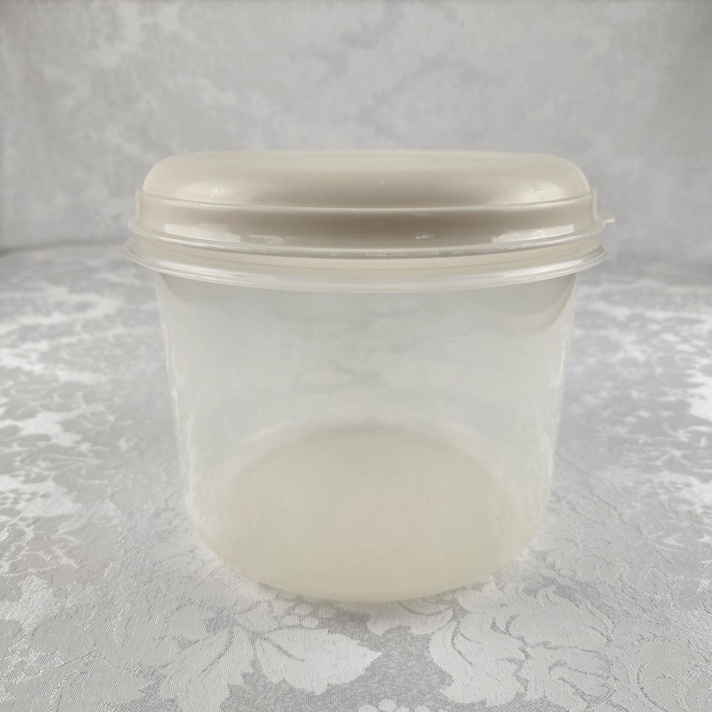 Vtg Rubbermaid Servin' Saver Round #9 Storage Container 10 Cups Almond Lid
