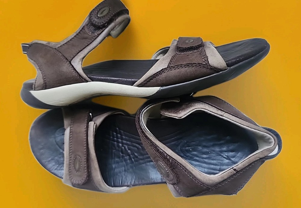 Clarks Womens Walking Sandals Size 9 M EU 40 Brown Nubuck Leather Slingback  