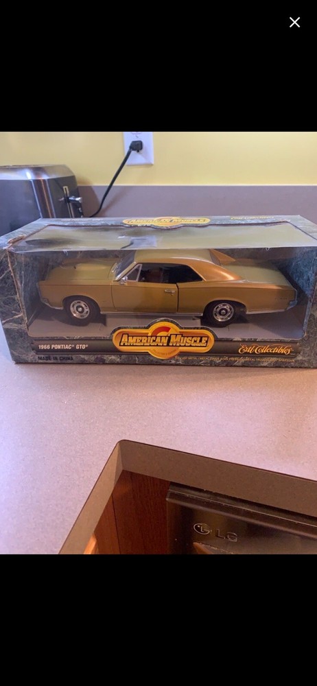 Ertl American Muscle 1966 Pontiac GTO 1:18 Scale Diecast COMPLETE DAMAGE FREE!!!