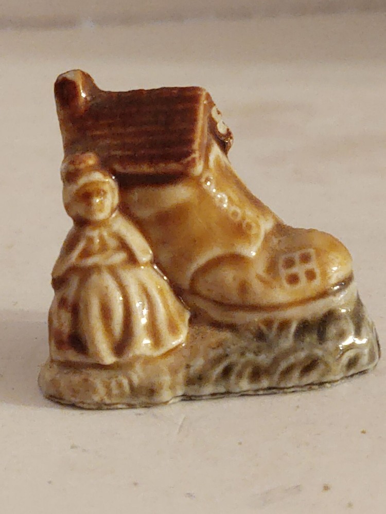 Wade England Porcelain Old Woman Lived in a Shoe Nursery Rhyme Figurine