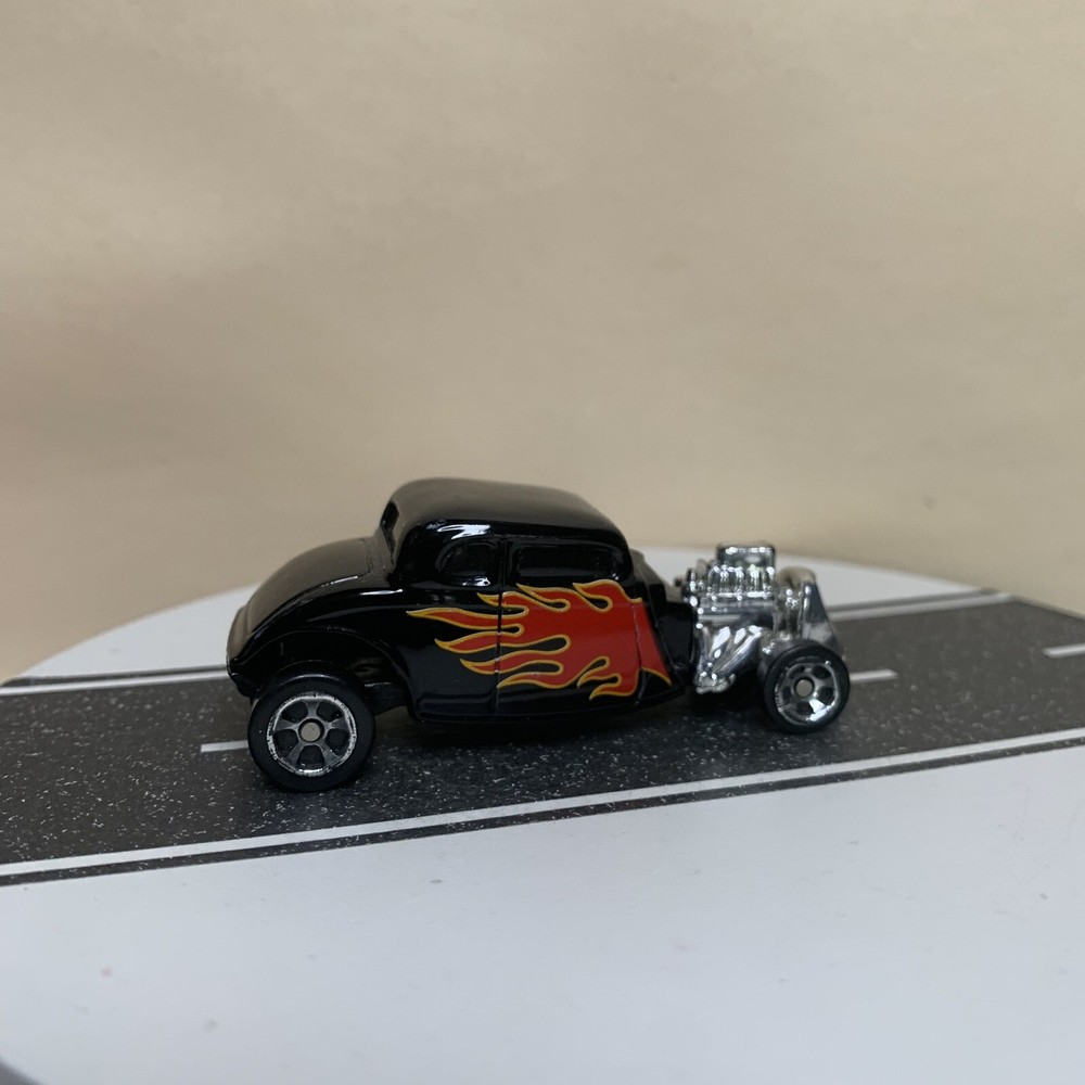 Maisto 1934 Ford Hot Rod Coupe Black w/Flames & Chrome 5 Spoke Wheels 1:64 NM