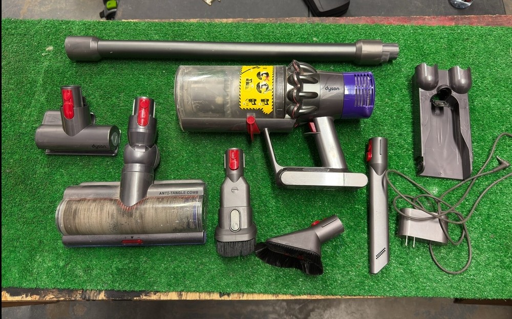 Dyson Cyclone V10 Animal Cordless Stick Vacuum in Iron