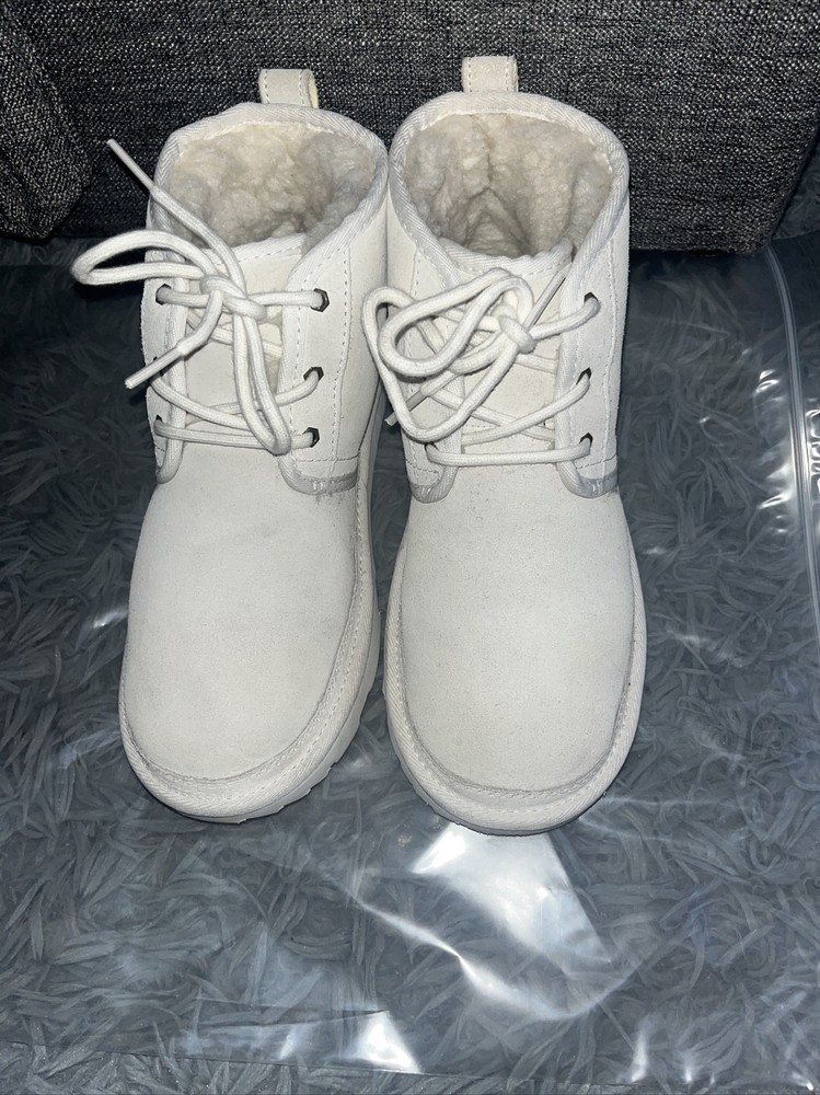 UGG Neumel II Unisex Kid Chukka Boot, Size 5 - White K/ 1017320K