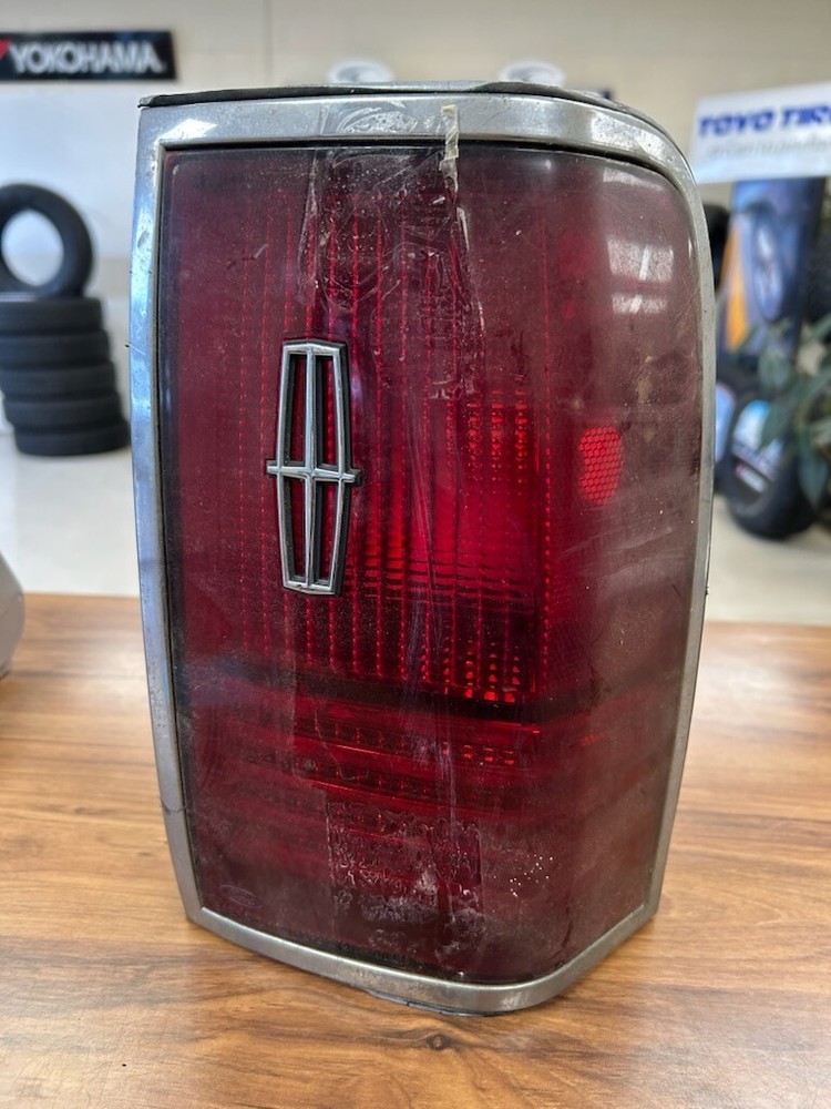 1990-1994 Lincoln Town Car Right Tail Light Assembly F0VB-13440-A