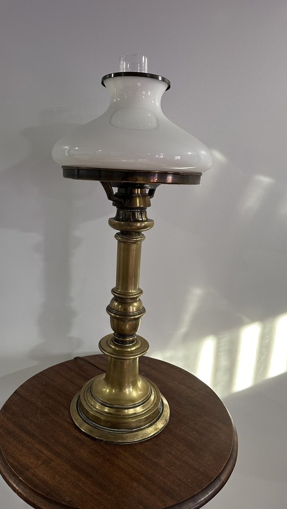 Beautiful Vintage Brass Lamp. Would Be A Wonderful Addition For Any Collection