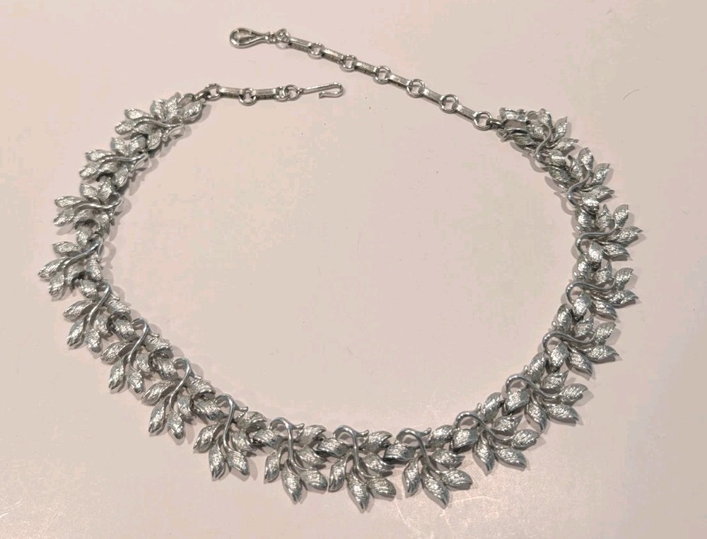 Vintage Coro Necklace Brushed Leaves Silver Tone MCM Signed 17”