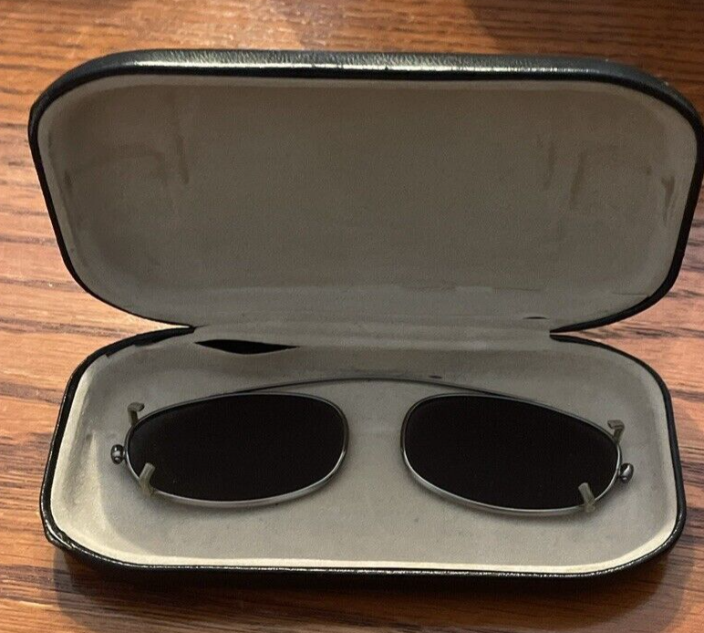 Oval Non-Polarized Clip-On Sunglasses with Hard Case Pre-Owned  