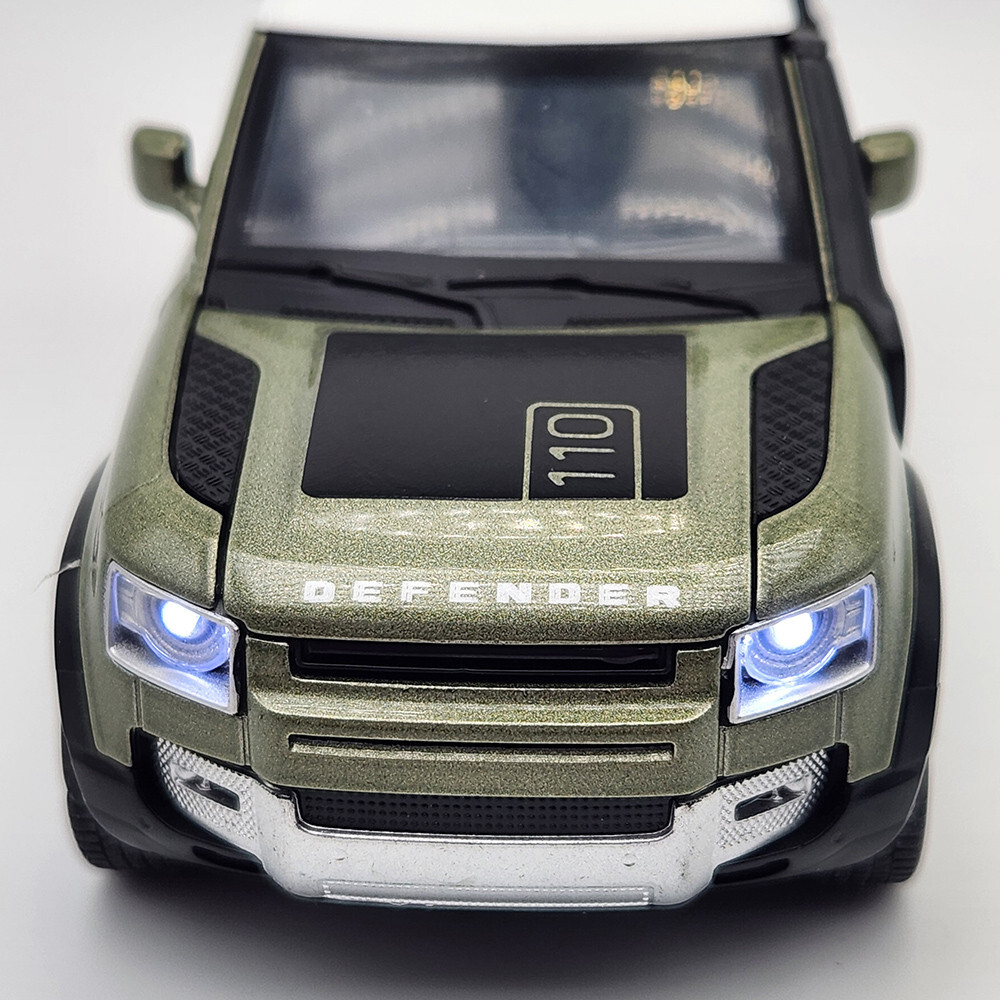 1990 - Rover New Defender 110 - 1:32 Diecast Model - Light Green