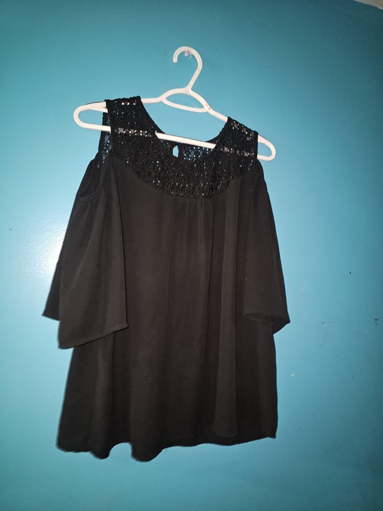 Elegant Black Cold Shoulder Blouse - Signature Collection Size L